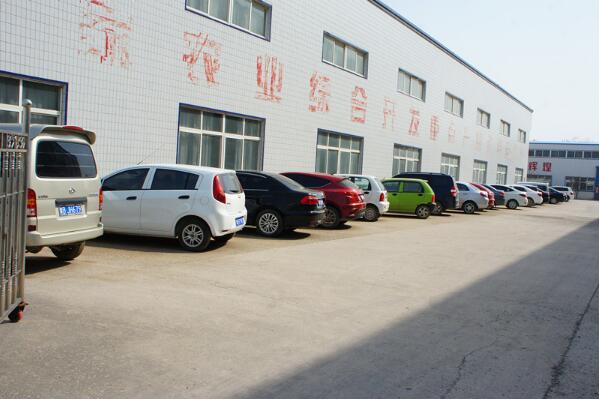 麗星公司內部停車場