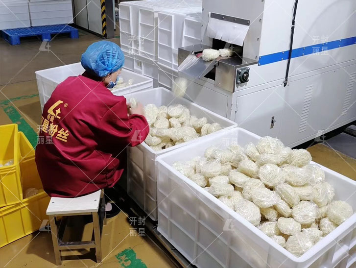 麗星機械為廣大“三粉”行業投資者提供多元化方便粉絲機設備