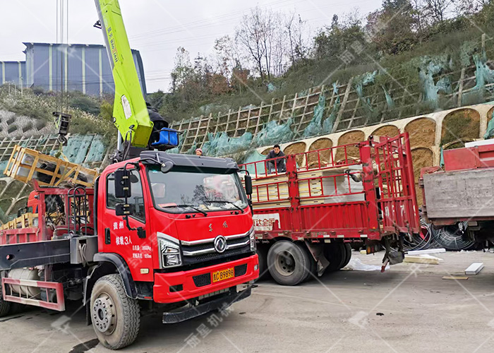 麗星粉絲機生產線卸貨進行時