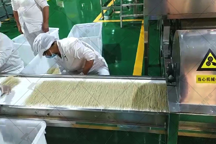 粉絲粉條加工生產(chǎn)，是選用手工生產(chǎn)還是機械生產(chǎn)？