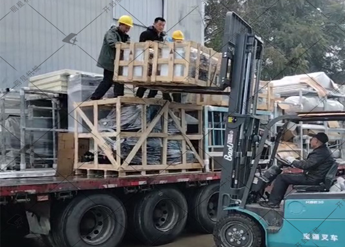 麗星發往四川的一車酸辣粉加工設備已經抵達