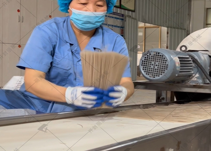 紫薯粉條和紅薯粉條有啥不一樣？辦廠選對設備是關鍵