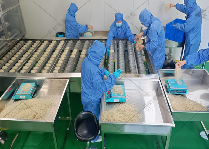 河北客戶碗裝粉絲生產設備試機現場實拍